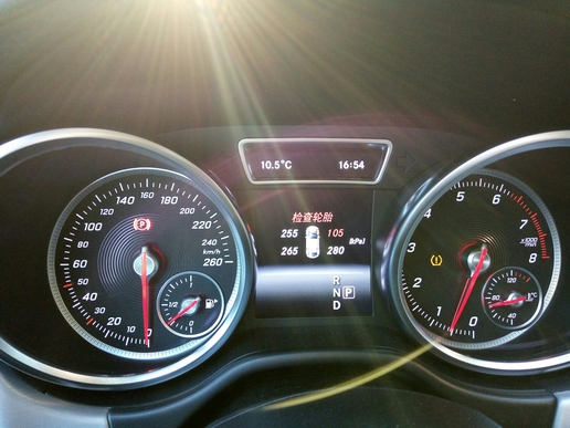 轿跑SUV奔驰GLE320coupe提车感受，外观很帅很装逼，配置却很低！