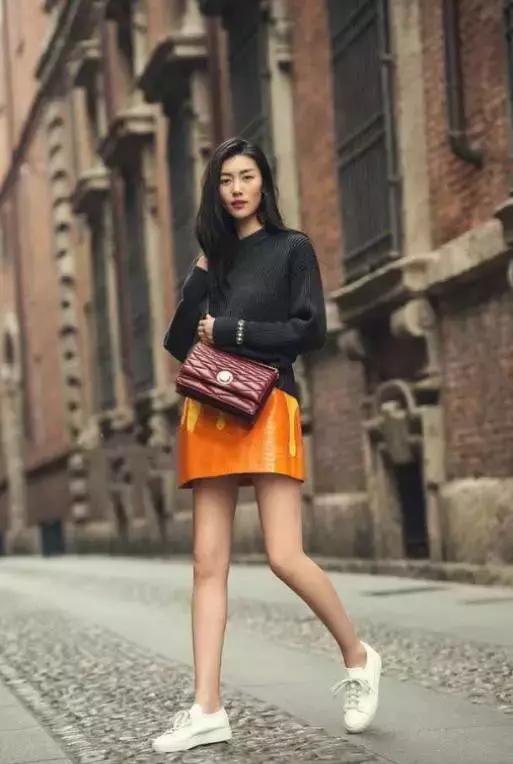 刘雯的走秀高光时刻,刘雯日常走路