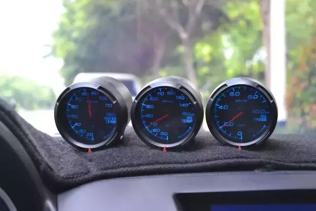 三菱翼神10款1.8自动带天窗多少钱,一万多三菱翼神自动挡