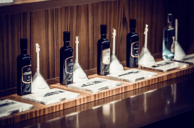 这个长得像胡歌的帅小伙，把张爱玲装进了一个香水瓶，还把有故事的香水做成了一辈子的事业