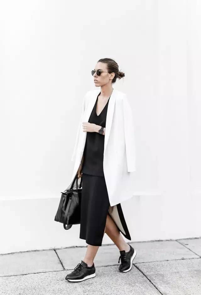 平胸是由什么决定的,平胸是生理特征吗