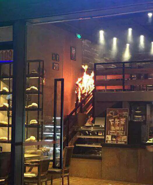 所有女明星受伤晕倒的视频,女明星大面积烧伤