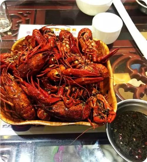 又到了吃虾子的季节,又到了武汉吃虾子的季节