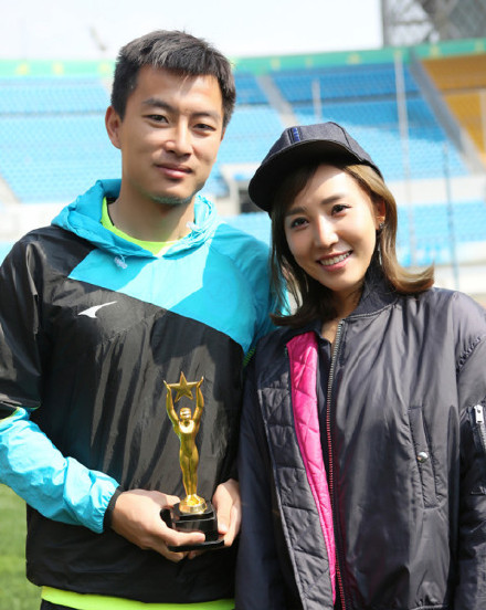 她年仅26岁，已经是球队董事长，中国足坛最美老板娘非她莫属