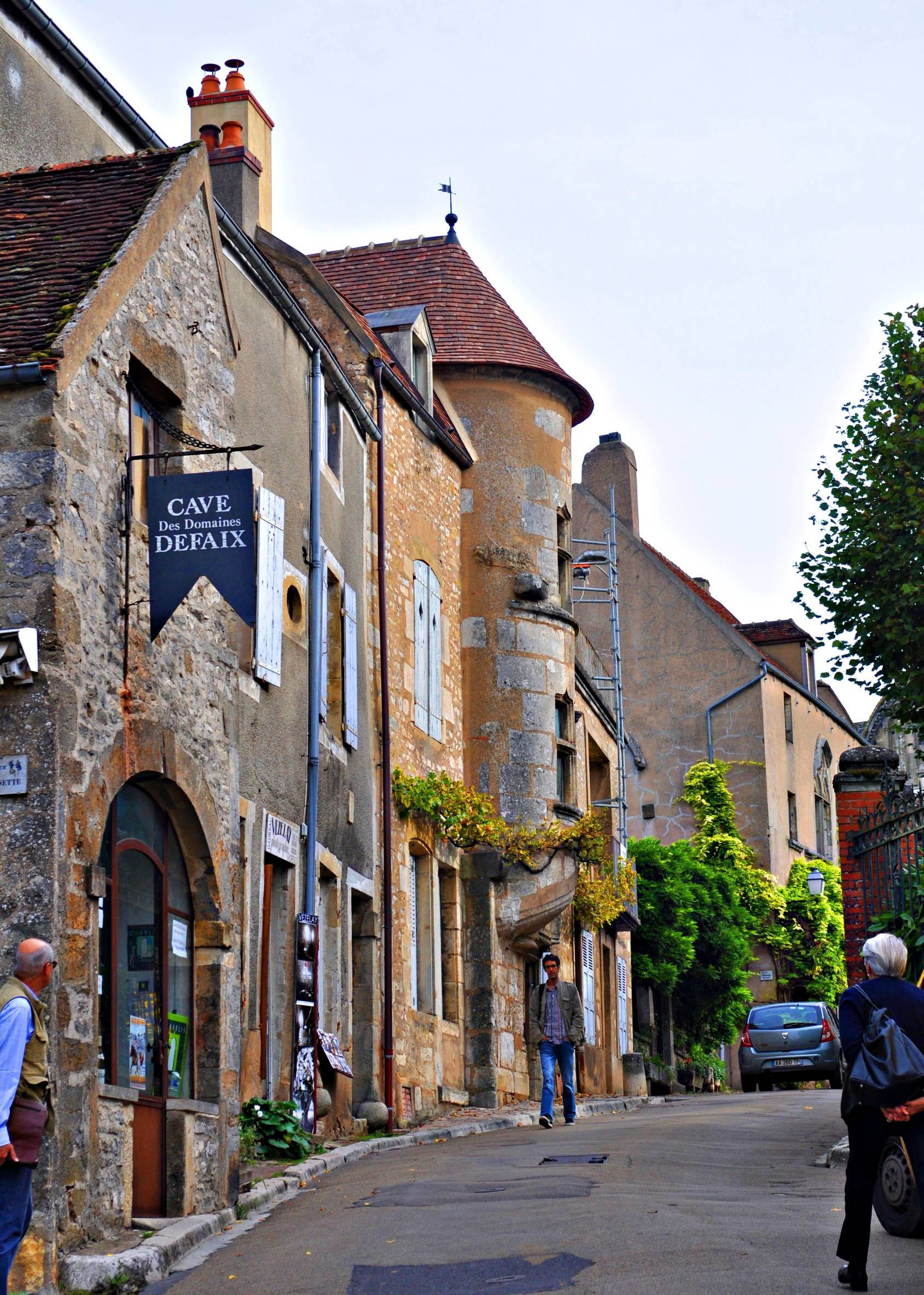 这个神秘又秀丽的法国弹丸小城，曾与耶路撒冷、梵蒂冈、圣雅克齐名，贵为世界宗教圣地