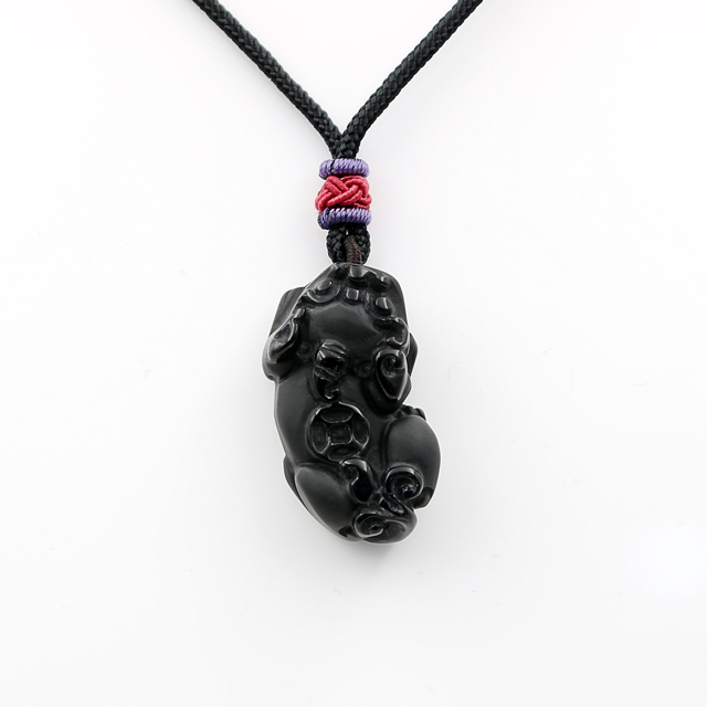 黑曜石手链的功效与作用佩戴禁忌,长期戴黑曜石的危害