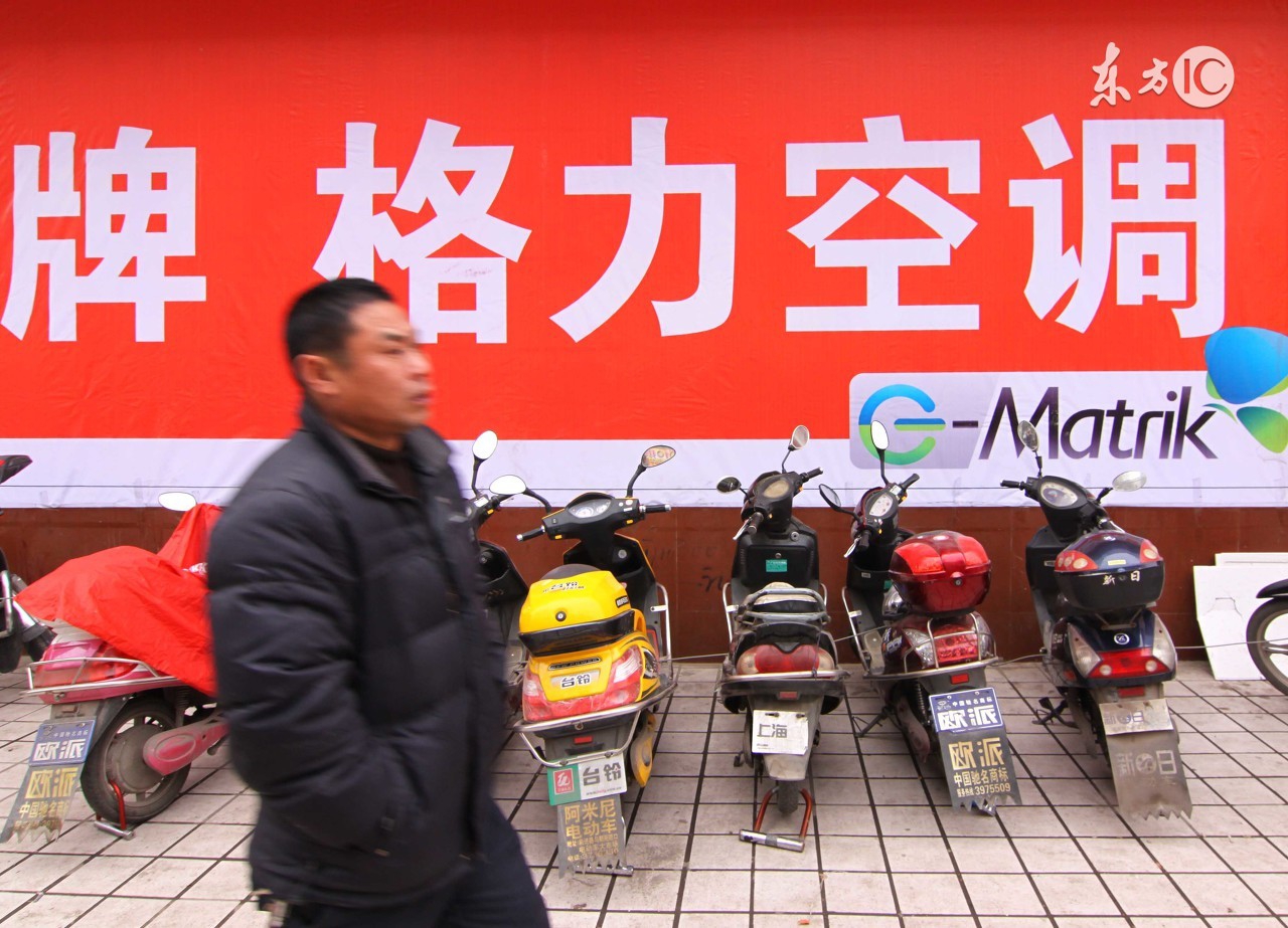 农村老汉买空调“蛮不讲理”，店主了解实情为其开緑灯