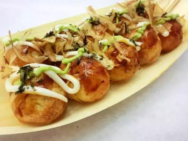 一个老外说一年之内吃遍成都,一个老外说要在一年内吃遍中国