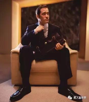 如何闭着嘴把妞给泡了?