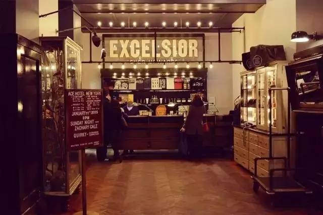 他是酒店界的乔布斯，一手创造出全世界最酷的酒店，还把跨界玩到极致