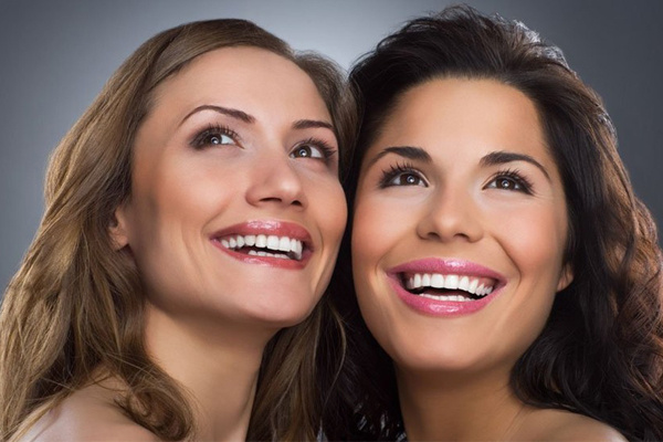 烤瓷牙的4大危害要当心,烤瓷牙一颗300元的危害