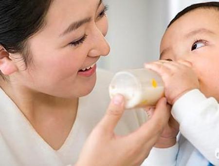 宝宝越来越大了母乳还够吃吗,宝宝越来越大为什么奶量越吃越少
