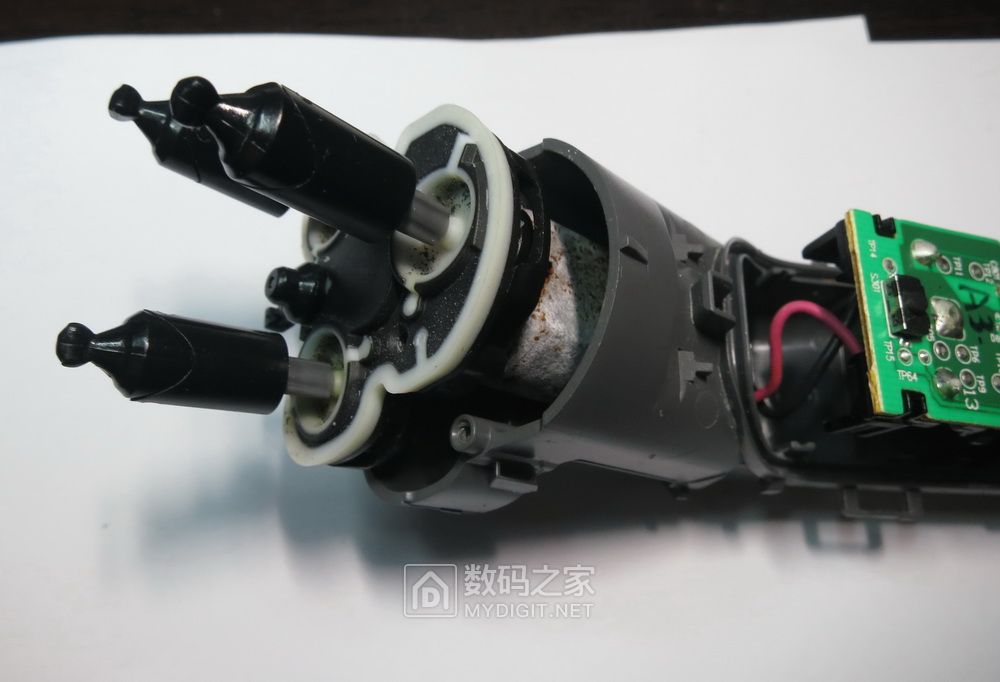 飞利浦三头剃须刀刀头拆卸清洗,传统剃须刀剃须的感受