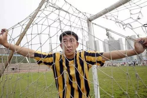 王子一酒瓶子不仅打死了人，也打碎了金德四少的职业足球梦—拾遗2001