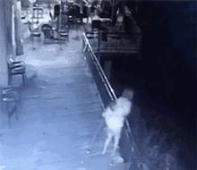 媳妇把酒瓶子放下，别玩了