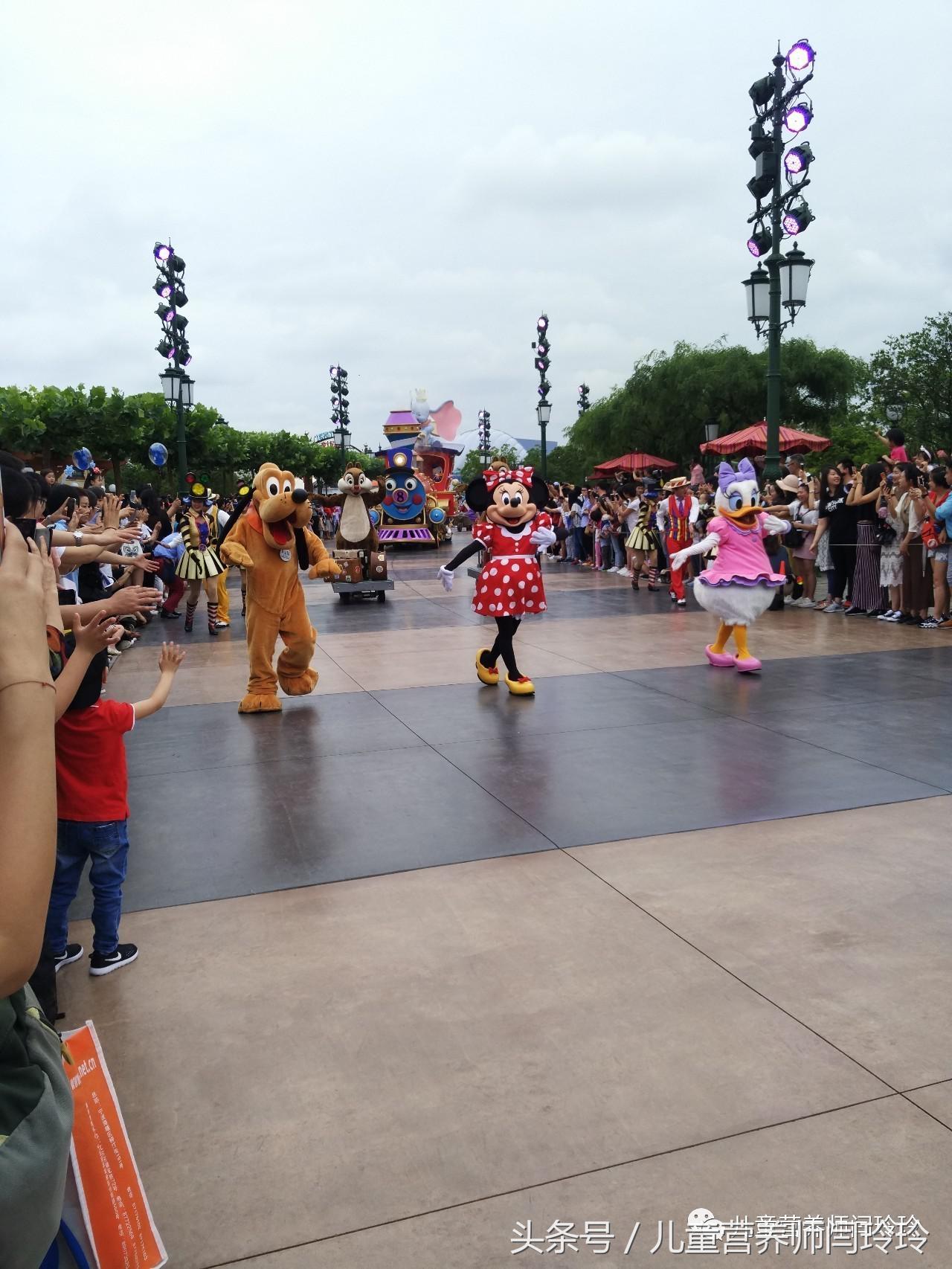 下雨天去迪士尼玩有影响吗,下雨天的迪士尼巡游