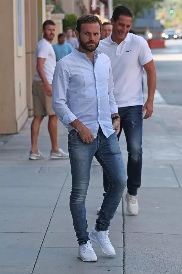 曼联喜迎开门红,红魔曼联贺炜