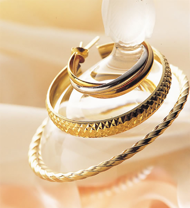 媳妇收到金手镯后问是不是真的，婆婆的反应亮了