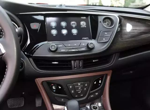 17年迈腾和17年昂科威怎么选,昂首信眉