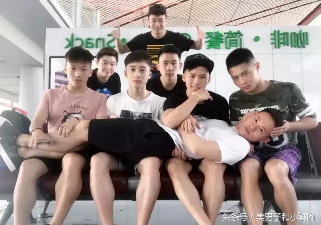 跳水运动员高颜值,跳水冠军练俊杰帅吗