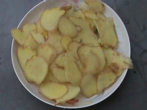 其实一块生姜就可搞定治失眠,生姜放在床头对失眠有帮助吗