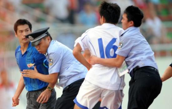 打裁判被终身禁赛,打裁判被永久禁赛