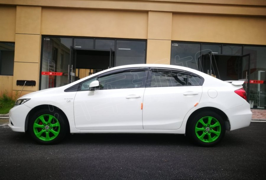 落地25万左右内饰科技感强的轿车,落地5-6万自动挡的车内饰高科技