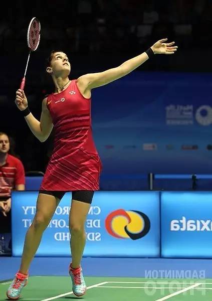 高远球一定要抬肘吗,高远球也要内旋发力么