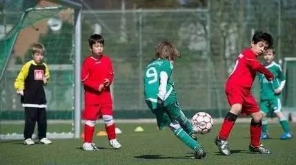 时隔一年再次捧起大力神杯,连续三次得到大力神杯有多难