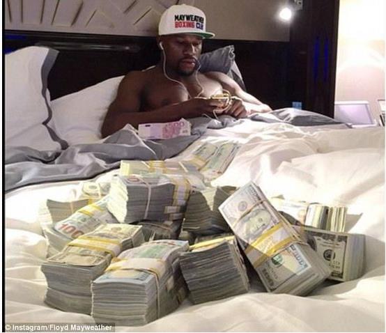 一块表价值950万人民币，“表哥”梅威瑟用它来羞辱嘴炮，并说代表美国人而战