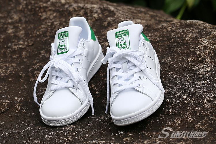 adidasstansmith怎么选,阿迪达斯绿尾真假鉴别方法