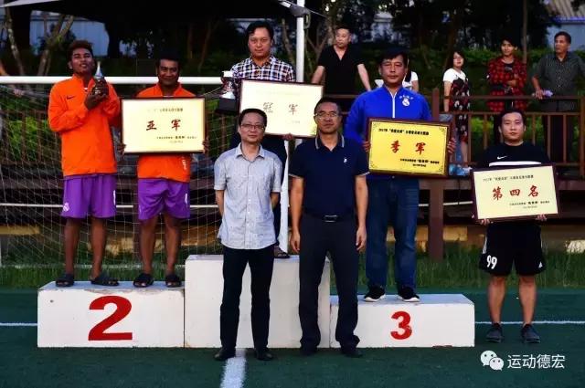 缅甸打足球的男人,缅甸人踢足球视频