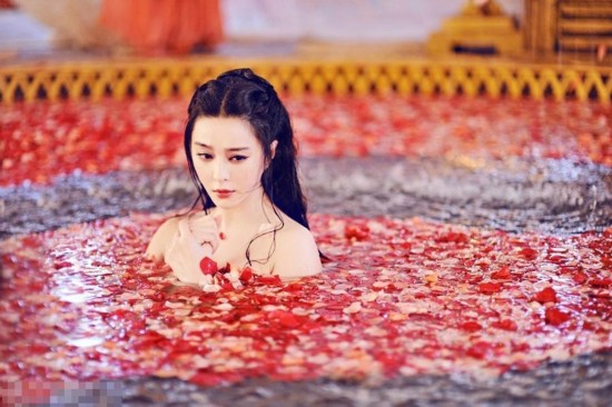 范冰冰佟大为回忆《苹果》戏份，范冰冰：佟老师很懂得保护我