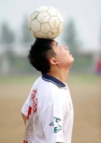 王子一酒瓶子不仅打死了人，也打碎了金德四少的职业足球梦—拾遗2001