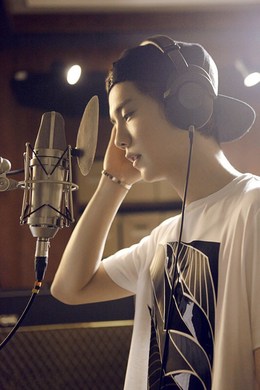 鹿晗有什么好的方面让关晓彤喜欢,鹿晗踢野球过人