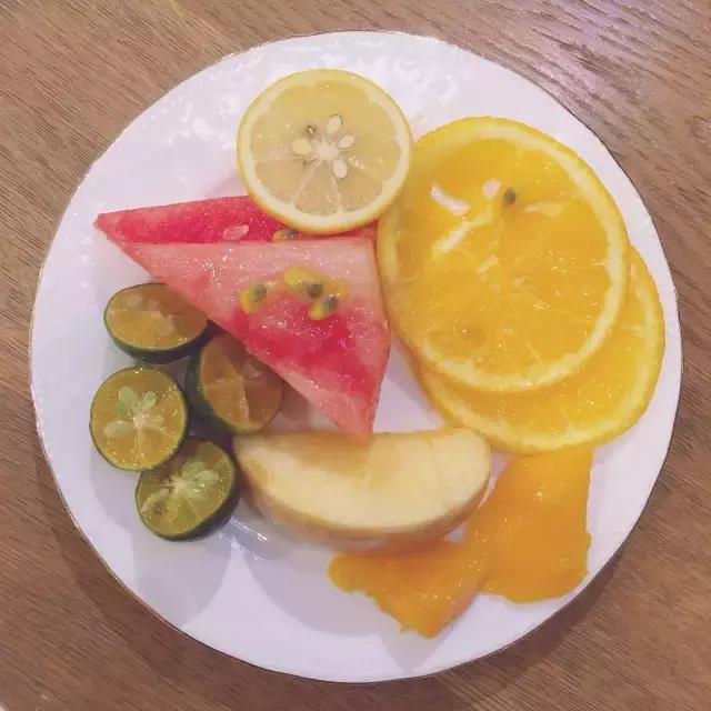 蹦野迪不如吃果盘，如何用20块在上海街头打败妖艳*货贱**？