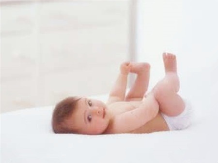 新生儿小腿弯怎么回事,新生儿小腿很弯是什么原因