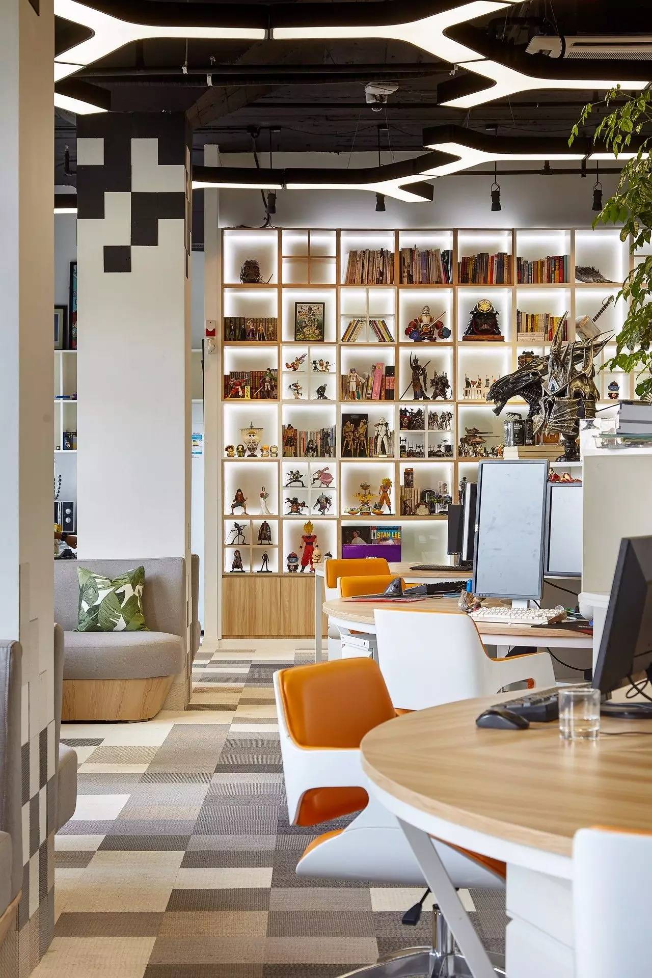 爱情公寓里面的角色都是什么工作,爱情公寓主角的工作到底是什么