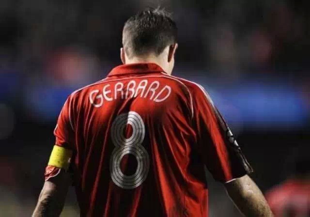 足坛8号球衣代表人物,盘点身穿10号球衣的球员照片