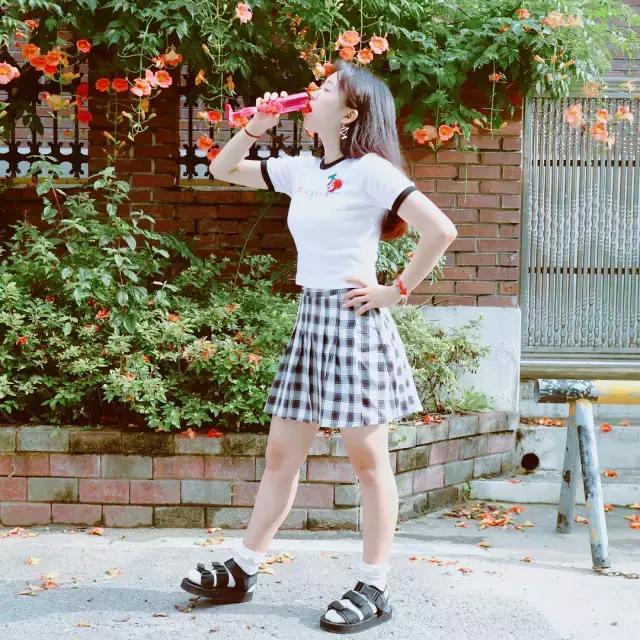 面部表情尴尬僵硬不自然怎么拍照,一拍照肢体就僵硬就尴尬