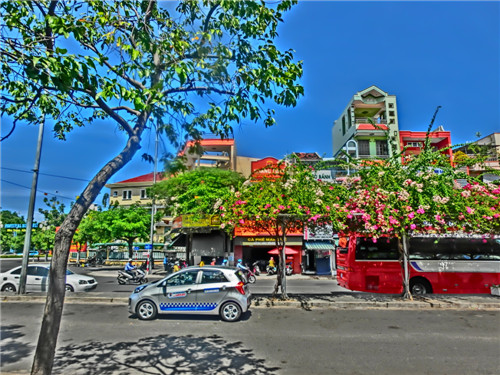 有些人不知哪里好但谁都代替不了,有些人说不上哪里好但谁都替不了