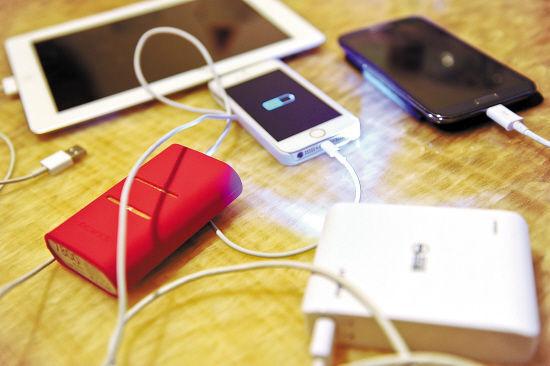 为什么充电宝不能给苹果手机充电,充电宝给蓝牙耳机充电