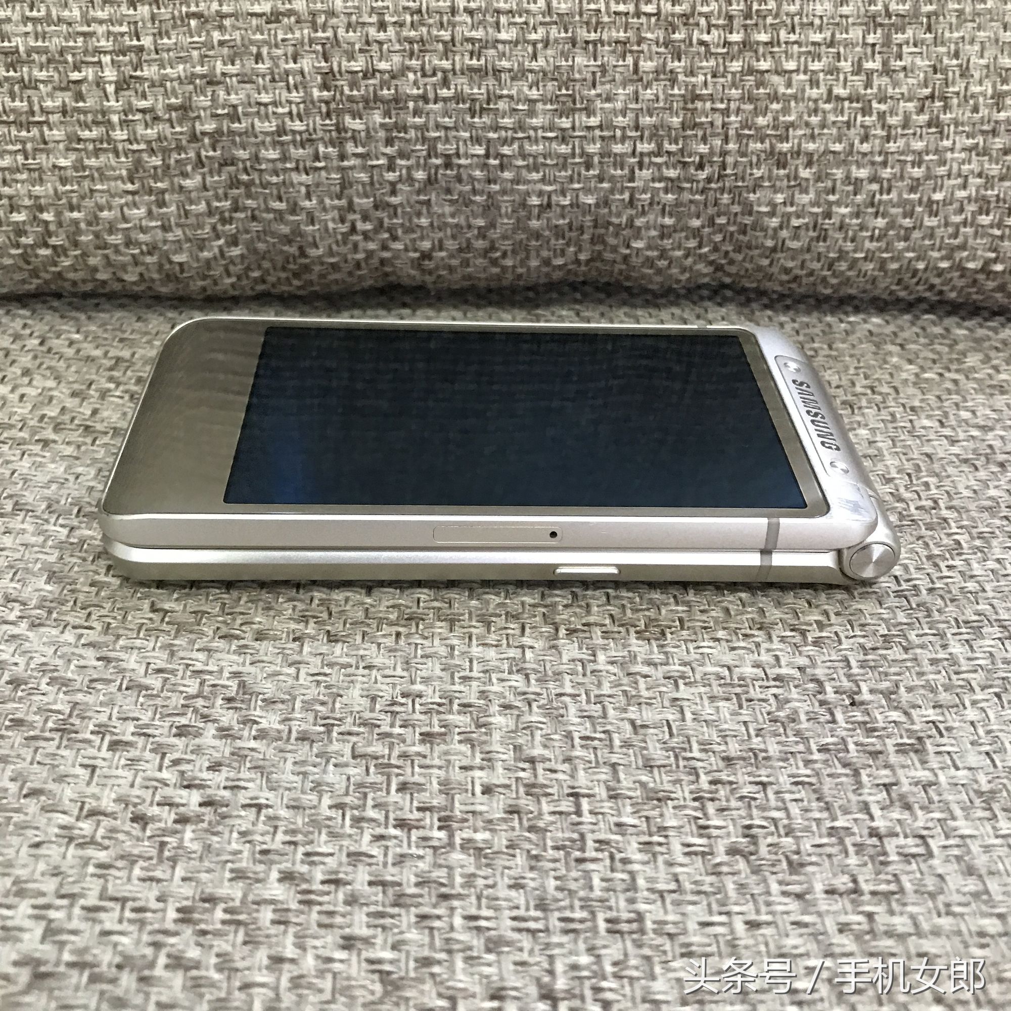 三星w2016翻盖现在多少钱,三星w2019翻盖刚出来价格