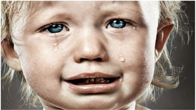 半夜儿子去了母亲的墓地父亲回来后立刻赶走了后妈