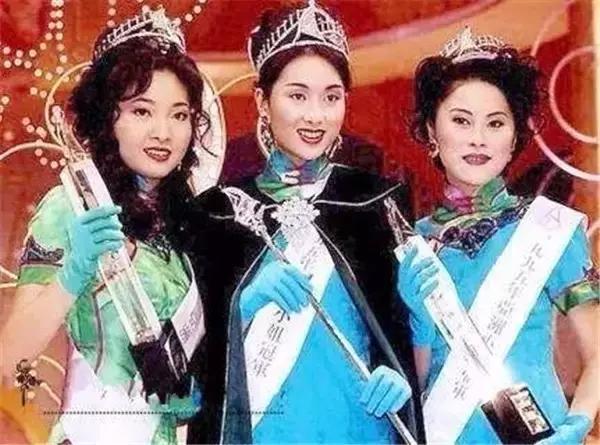 还记得《古惑仔3》被乌鸦拍照的方婷吗？前夫是成龙保镖卢惠光