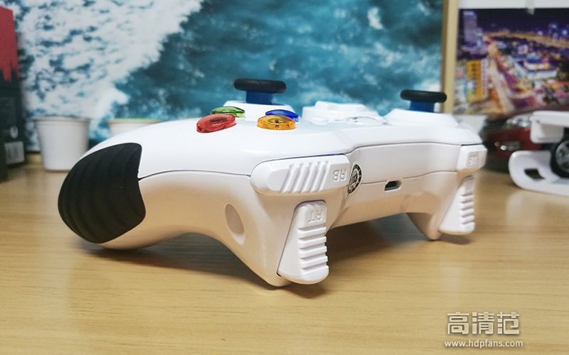 用手柄玩很爽的电脑游戏,用阿修罗2手柄玩的手机赛车游戏