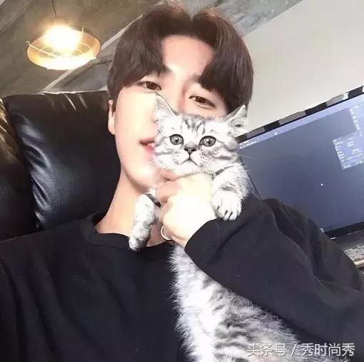 露额头刘海发型男圆脸,男生刘海在额头中央适合什么发型