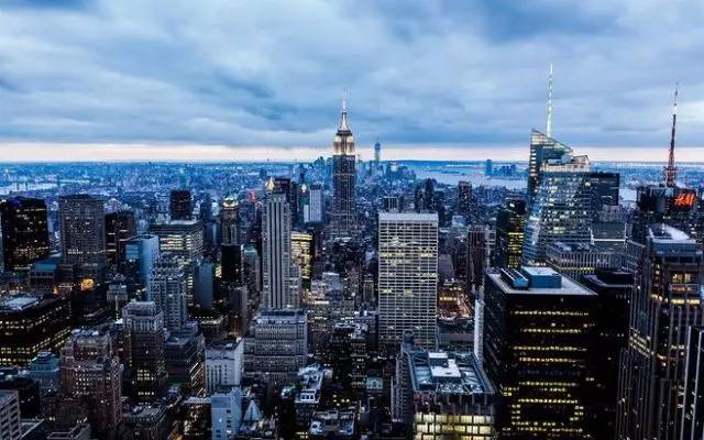 青岛银监局重拳出击整顿校园贷校园贷是如何“套牢”大学生的？