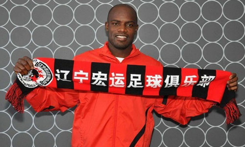 不舍得买衣服，怕家人没饭吃，上场拼到重伤，他是中超最勤勉外援