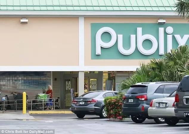 一男子买彩票中2174万,夫妇买彩票三个亿